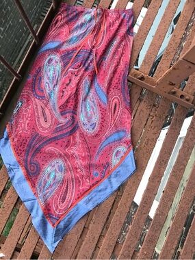 Bohemian Paisley Print Triangle
Skirt - Size Small - Red, Purple, Orange & Blue